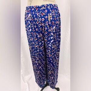 Beautiful pants, with side pockets.